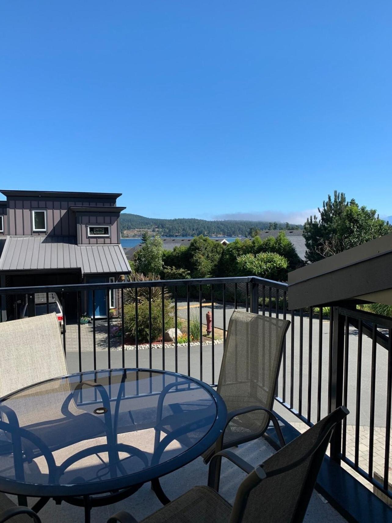 Race Rocks Townhouse - Sooke Villa Exterior photo